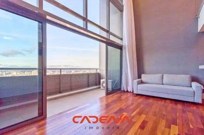 Apartamento duplex de 1 quarto e 1 vaga à venda no Centro de Curitiba