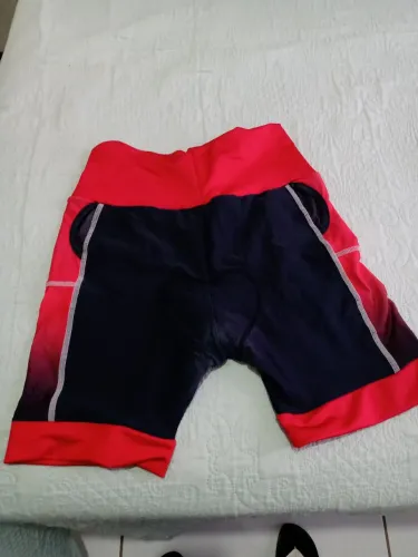 Bermuda de ciclismo+ camiseta de corrida.