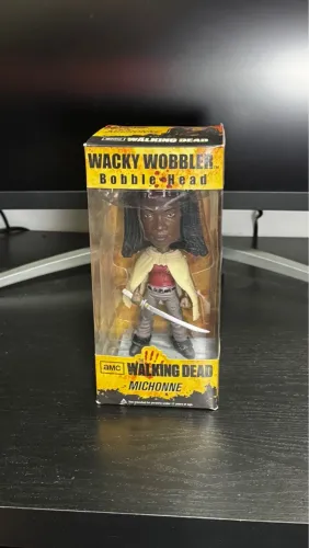 miniatura boneco funko wacky wobbler - walking dead - michonne raro novo na caixa