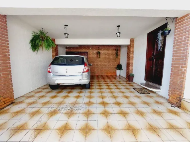 Casa térrea à Venda. 3 dormitórios, 3 vagas de garagem, quintal e churrasqueira, Vila Jacu