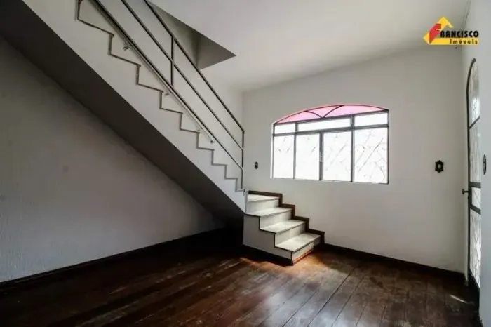 Casa à venda, 5 quartos, 1 suíte, 4 vagas, Bom Pastor - Divinópolis/MG