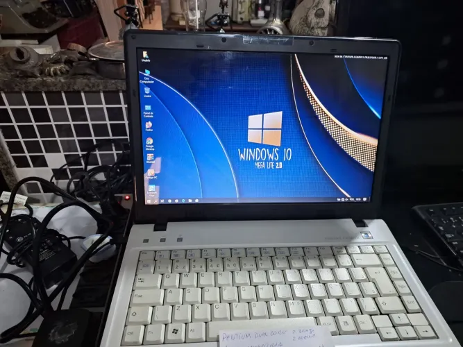 Notebook positivo premium. 4 gb de memória. Tudo funcionando 