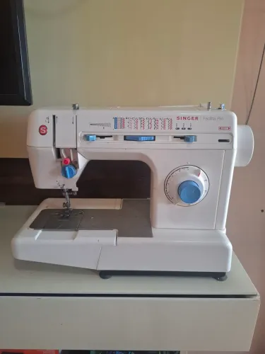 Vendo Máquina de Costura 