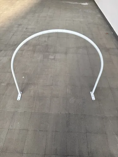 Provador Arco de Metal Branco para loja 