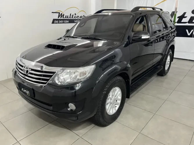 Toyota Hilux SW4 SRV D4-d 4X4 3.0 TDI Dies. AUT 2013