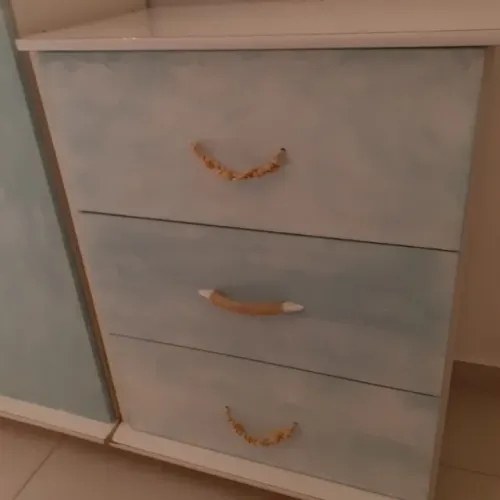 Cômoda gaveteiro em ótimo estado com pátina azul