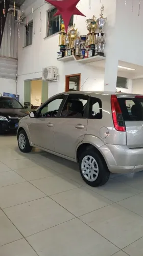 Fiesta 1.6 completo Hatch 