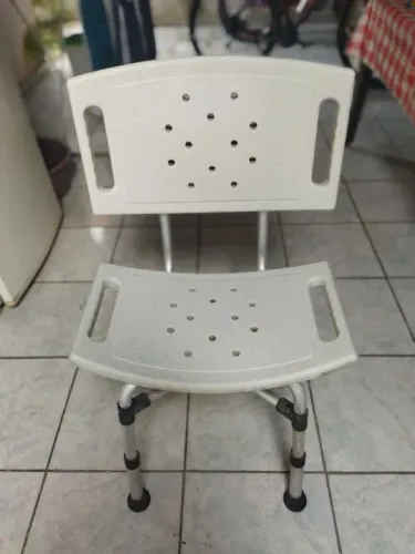 Cadeira de Banho em Plástico - Branca