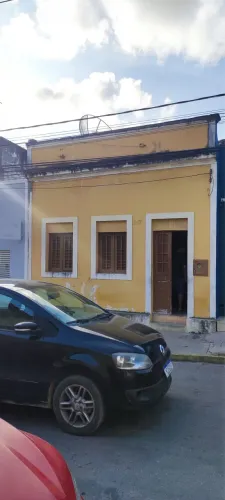 Casa para ponto comercial no centro ? Próx. à Caixa Econômica!