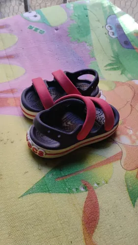 Sandálias Crocs infantis