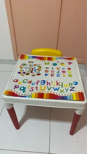 Mesa infantil com cadeira - Desmontável