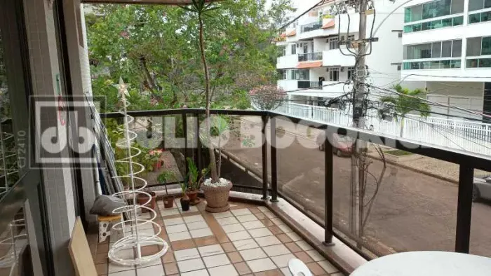 RECREIO DOS BANDEIRANTES - RESIDENCIAL LUCIO COSTA VARANDA 2 QUARTOS 1 SUITE 1 VAGA