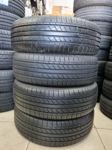 Jogo de pneus usados 225/60/18 Champiro GT Radial