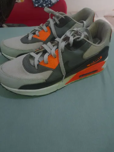 Tênis Air Max 90 bem conservado