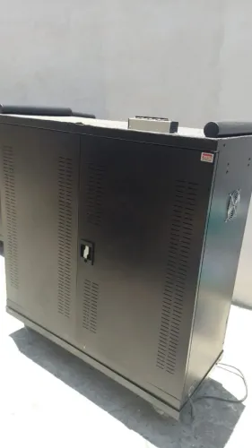 Gabinete de Recarga Preto