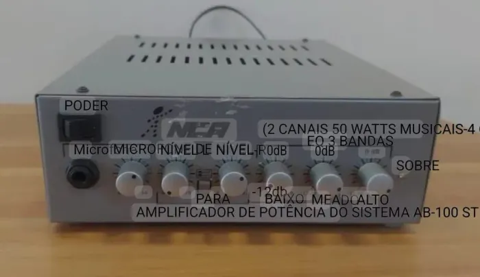 VENDO AMPLIFICADOR NCA JÁ COM OS CABOS E DUAS CAIXAS FUNCIONANDO 