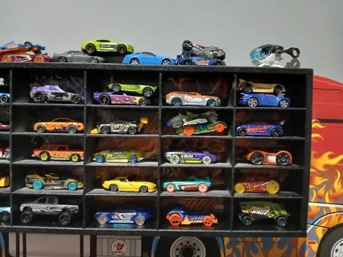 Lote de carrinhos (53) tipo Hotwheels + prateleira (caminhão)