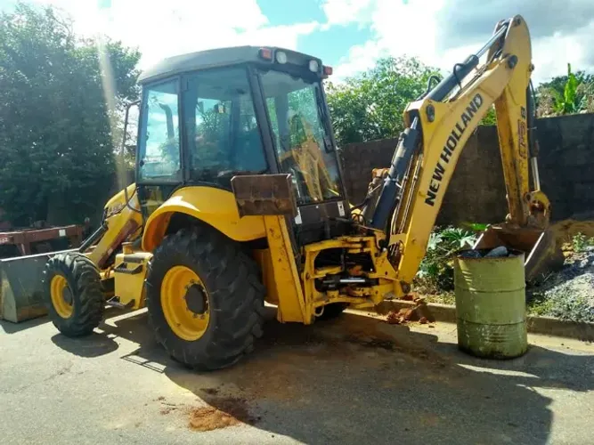 Retroescavadeira New Holland B90B Ano 2016