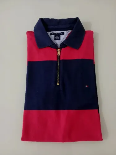 Vendo essa blusa feminino veste M Original  Ótima qualidade Usada poucas vezes 