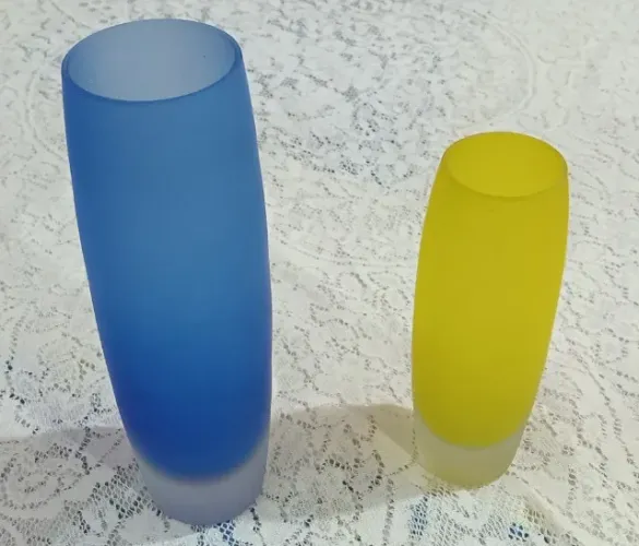 VASINHOS DE VIDRO DECORATIVOS FOSCOS AZUL E AMARELO