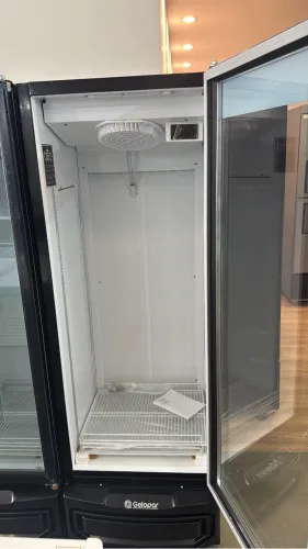 Cervejeira vertical 410 litros porta vidro Gelopar