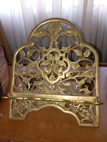 Porta bíblia em bronze
