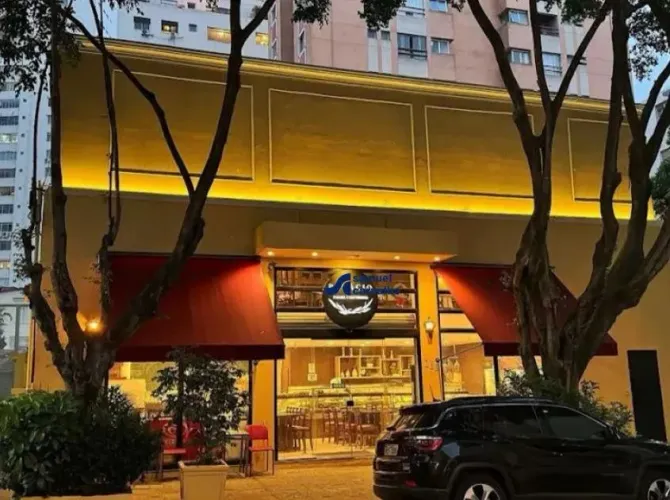Casa comercial 450 m2 de área construída terreno de 266 m2 frente de 14 metros antiga pada