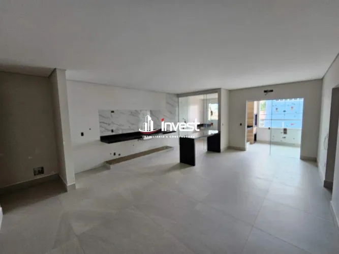 Apartamento com localização privilegiada no bairro Mercês com três dormitórios sendo uma s