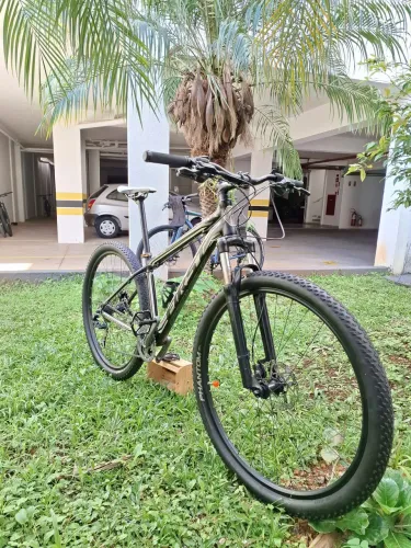 MTB First XC29 Tam 16 | Shimano Alívio 3x9 | Freio Hidráulico | SUSPENSÃO C/ DETALHE