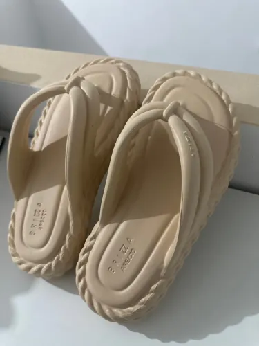Chinelo Briza Arezzo Bege Novo 35