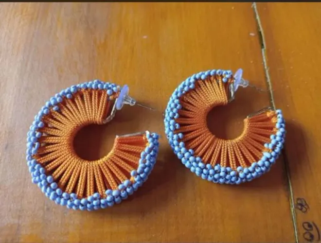 brincos carnaval miçanga laranja