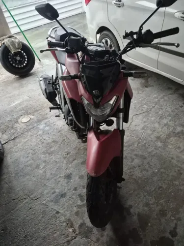 Fz 25 vermelho fosco