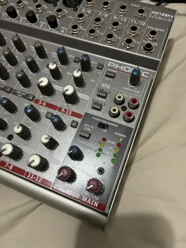 Mesa de som Phonic AM 125FX