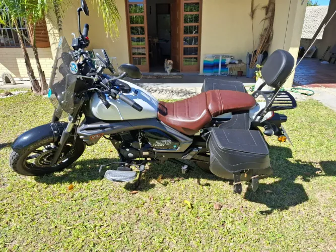 Vendo moto  Iron 250 cc  Shineray. Pois vou comprar uma da mesma marca porém com maior cc.