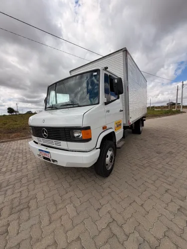 Mercedinha 710 2010/2010