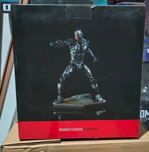 Cyborg movie iron Studios CAIXA R$30