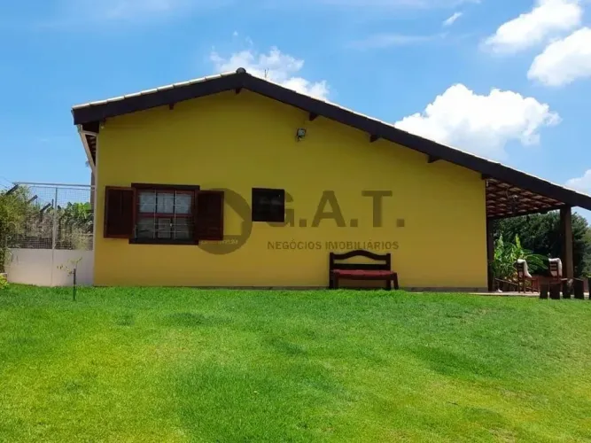 Chácara à venda em Aracoiaba da Serra-SP, bairro Recanto Granville, 2 suítes, 272m², 8 vag