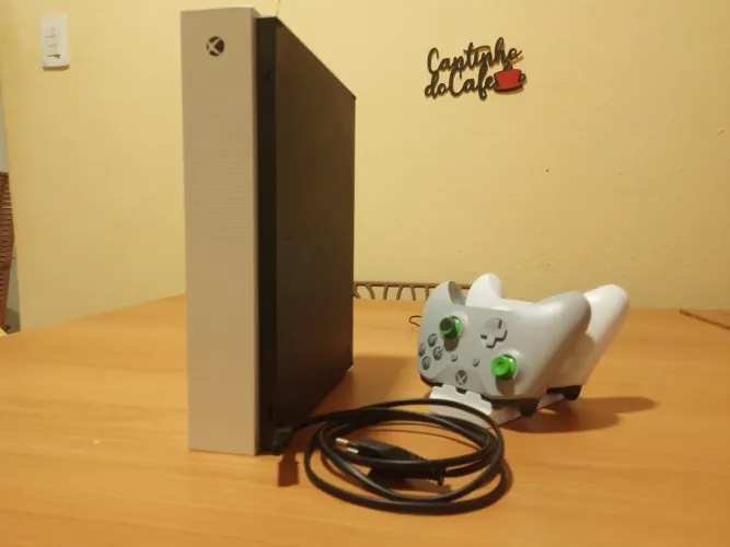 Xbox One S All digital com 1TB de armazenamento