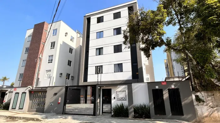 APARTAMENTO COM 2 QUARTOS SENDO 1 SUÍTE, SACADA COM CHURRASQUEIRA NO BAIRRO ANITA GARIBALD