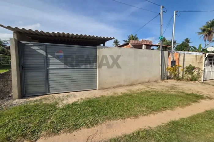 Chácara com 01 quarto,,03 vagas de garagem,, 02 banheiros , Itaporanga - rural