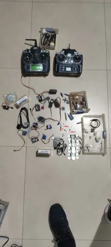 Kit Desapego: 2 Rádiostransmissores (Turnigy 9X + Futaba T6EXP + controlodares de gimbal +