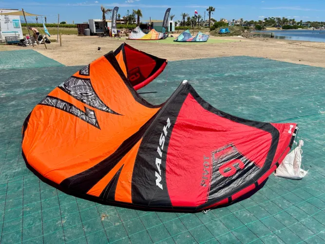 Kite Naish Pivot 9m