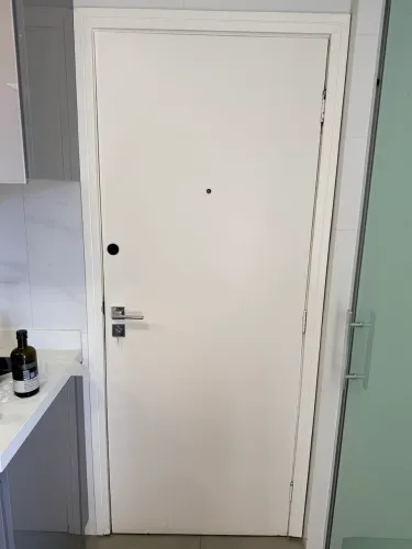 8 Portas de madeira completas com Marco e alizar e 7 fechaduras pado