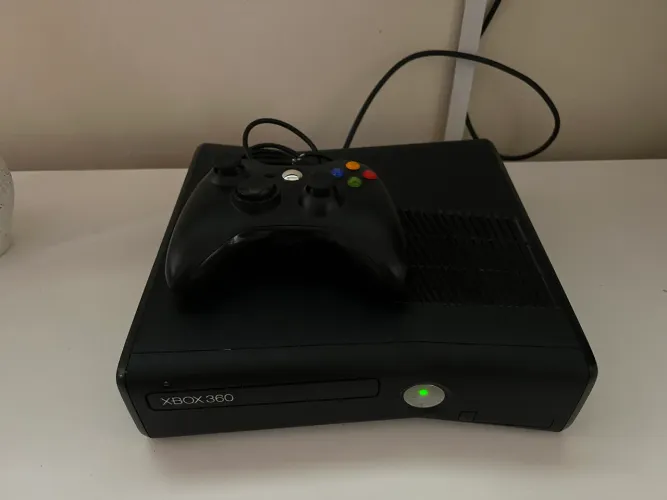 Xbox 360 Slim + 1 controle