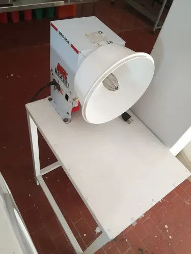 Ralador de coco com mesa