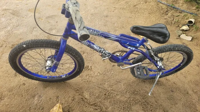 Vendo uma bicicleta aro 20
