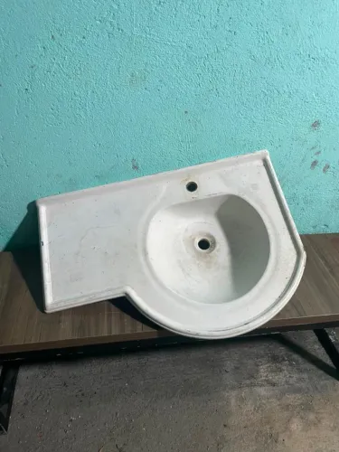 Pia de Canto para Banheiro em Louça Branca