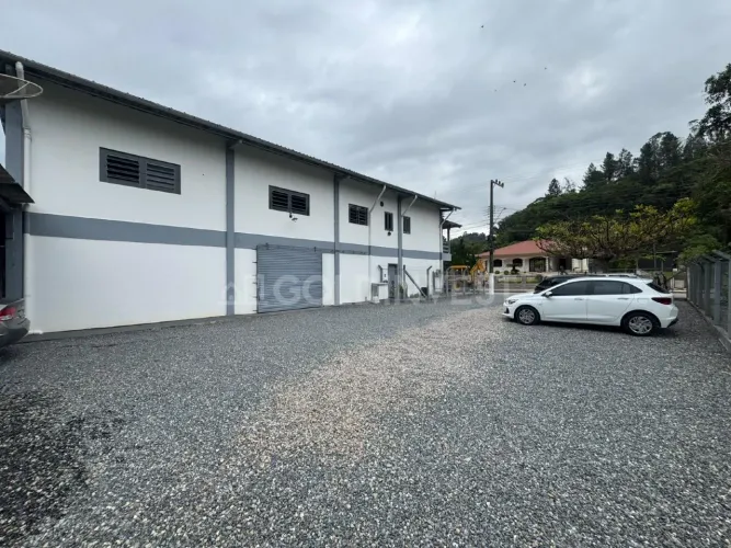 Galpão com 400m² no bairro Poço Fundo!!!