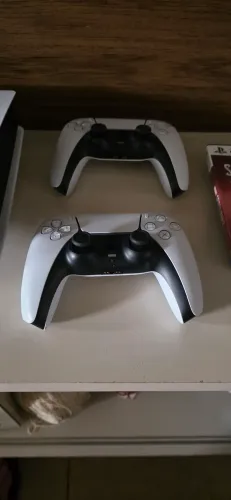 Playstation 5  1 TB mídia física um mês de uso com dois controle e dois jogos 
