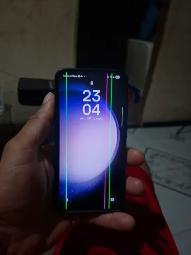 Celular s23 de 256gb com linhas na tela 